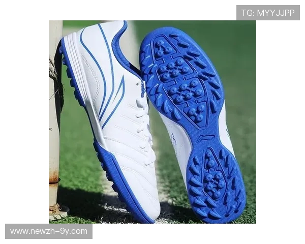 以足球拍摄鞋为焦点探索速度力量与激情的完美融合